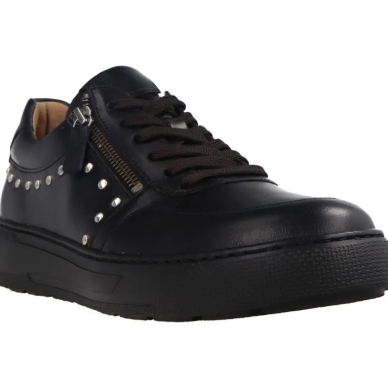Sneakers*Gabor Ayana