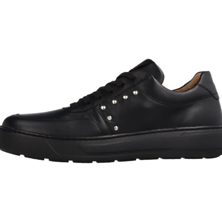 Sneakers*Gabor Ayana