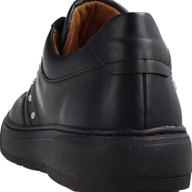 Sneakers*Gabor Ayana