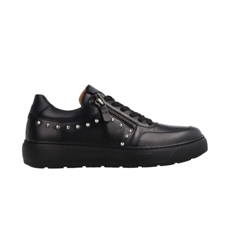 Sneakers*Gabor Ayana
